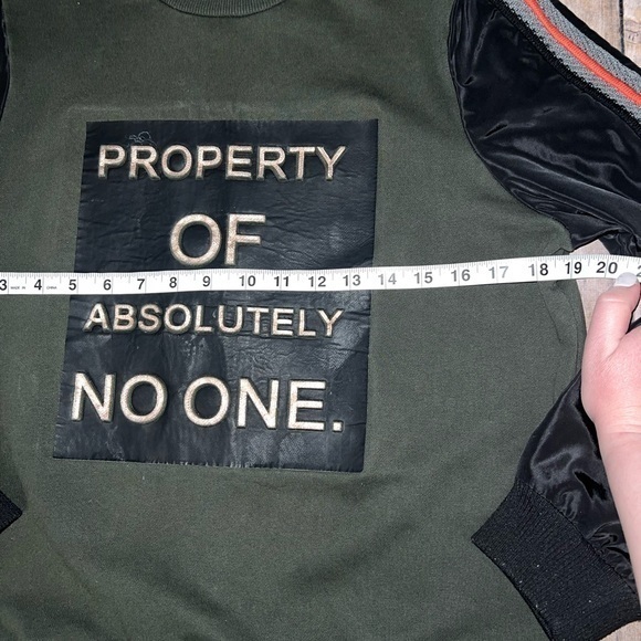 Only True‎ Streetwear brand sweater, “ Property of Absolutely No One”, size med. - Picture 6 of 8